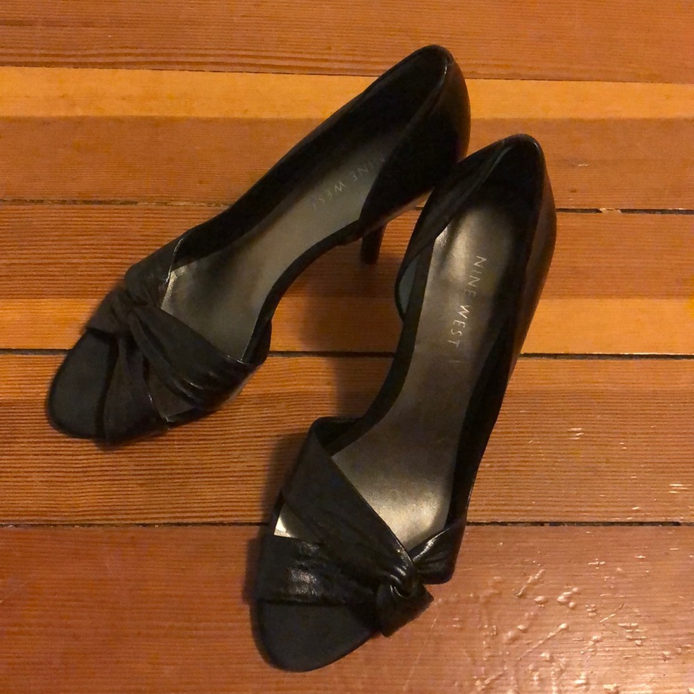 Nine West black open toed pumps